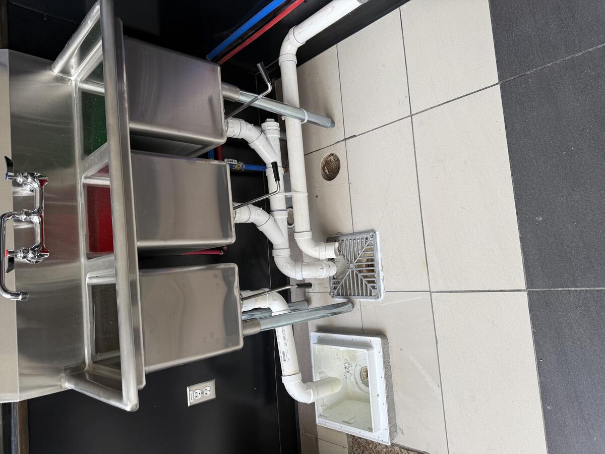Commercial 3-compartment stainless steel sink