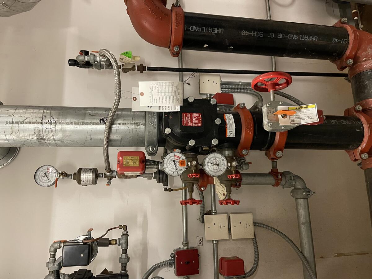 Fire protection valve assembly